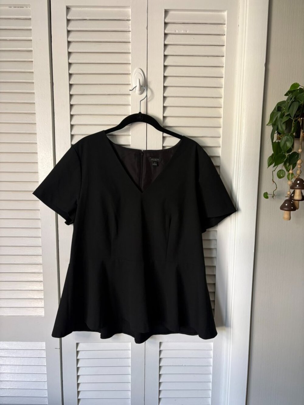 Ann Taylor Top / Size 14 / Black